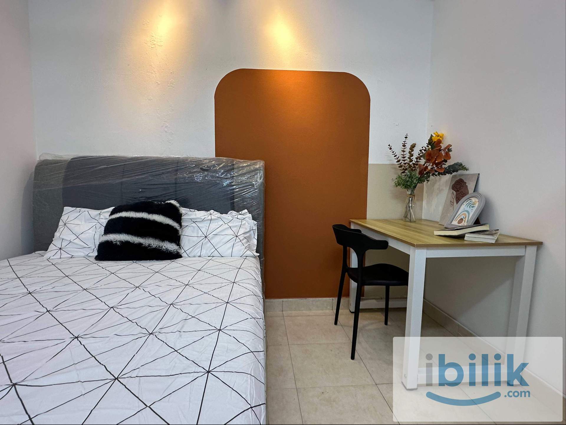 Medium and Balcony room for rent!!! - Image 1