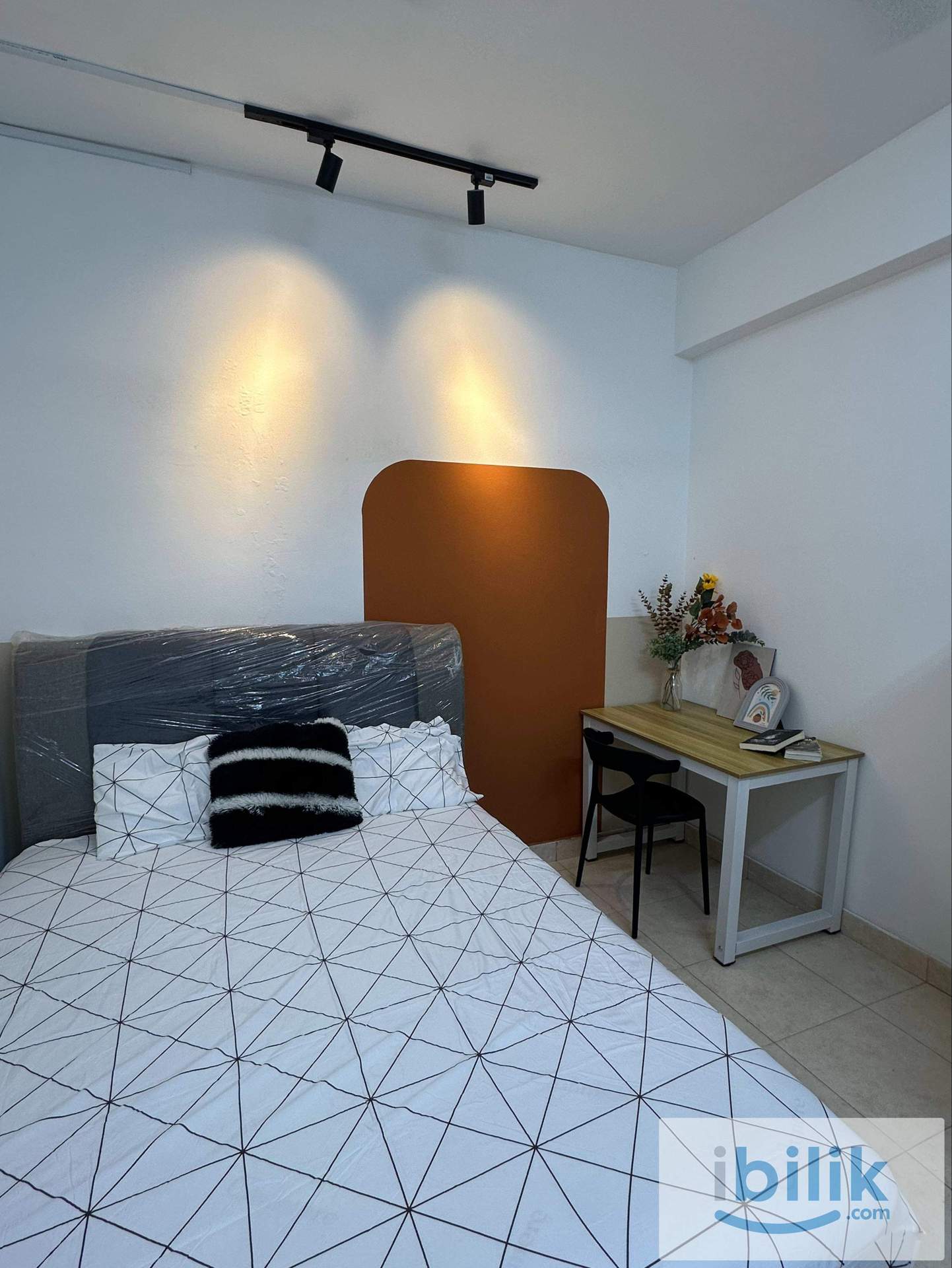 Medium and Balcony room for rent!!! - Image 4