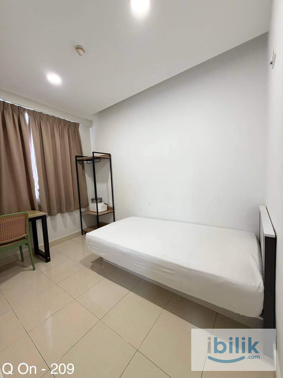 🛏️✨ Cozy Queen Room @ Q On Hotel Seri Kembangan ✨🛏️🚅 Near Serdang Jaya MRT - Image 3