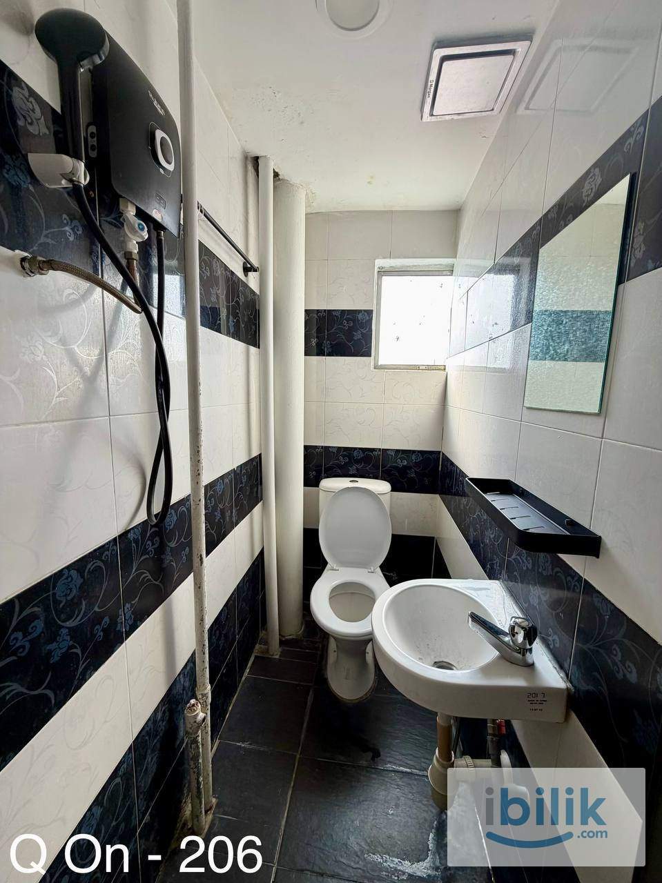 🛏️✨ Cozy Queen Room @ Q On Hotel Seri Kembangan ✨🛏️🚅 Near Serdang Jaya MRT - Image 2