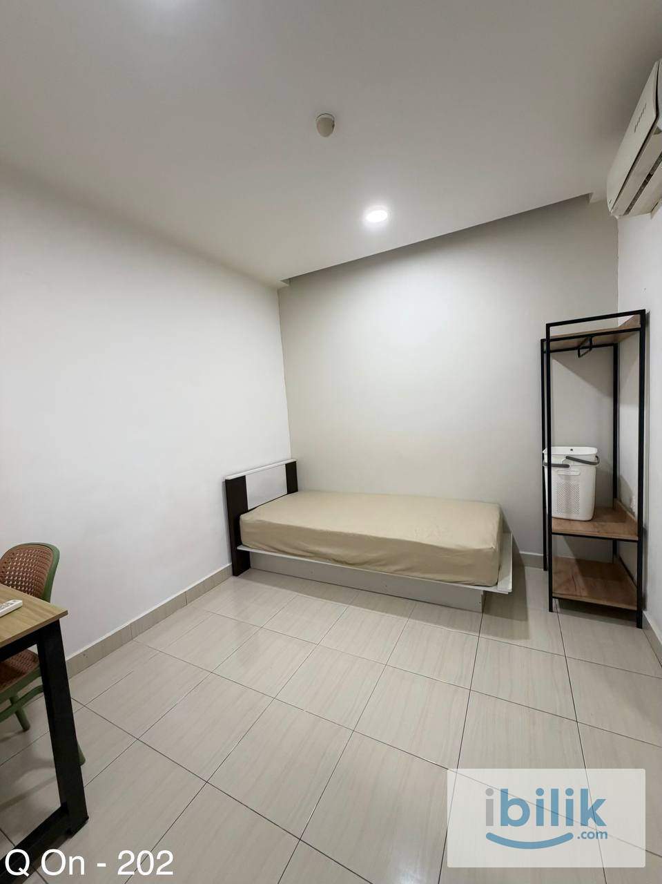 🛏️✨ Cozy Single Room @ Q On Hotel Seri Kembangan ✨🛏️  📍 Prime Location in Seri Kembangan 🚅 Near Serdang Jaya MRT - Image 1