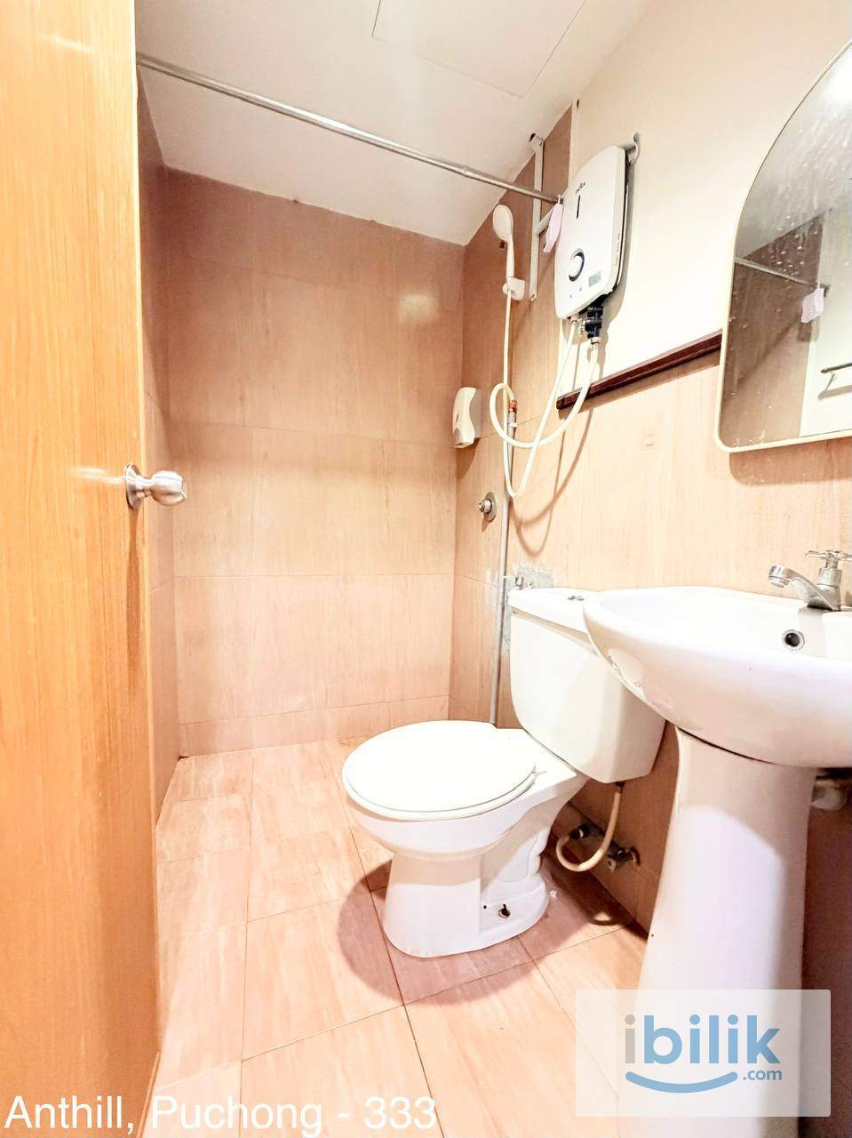 👑🛏️ Cozy Queen Bedroom @ Anthill Puchong ✨🚶🏻‍♂️ Walking Distance to 🚉 LRT IOI Puchong - Image 5