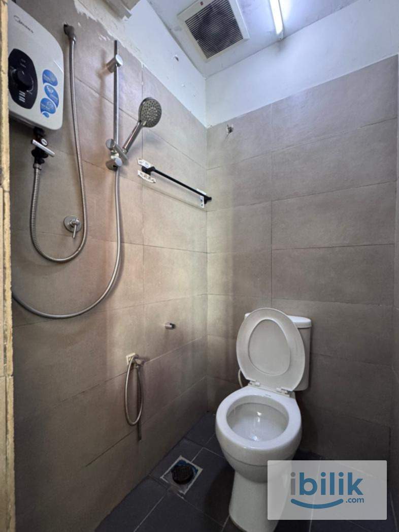 [ Zero Deposit🔥🔥 ] Kota Kemuning Single Room | Fully Furnished | Near LRT | Wifi And Aircond Available - Image 1