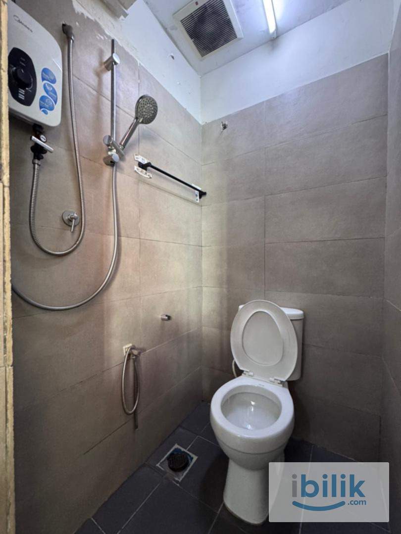 ［Zero Deposit 🔥🔥] Kota Kemuning Single Room | Fully Furnished | Near LRT | Wifi And Aircond Available - Image 2