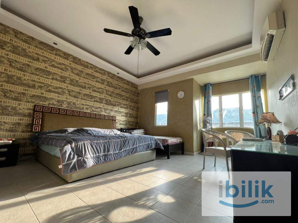 Extra Large Master Bedroom for Rent - Image 1