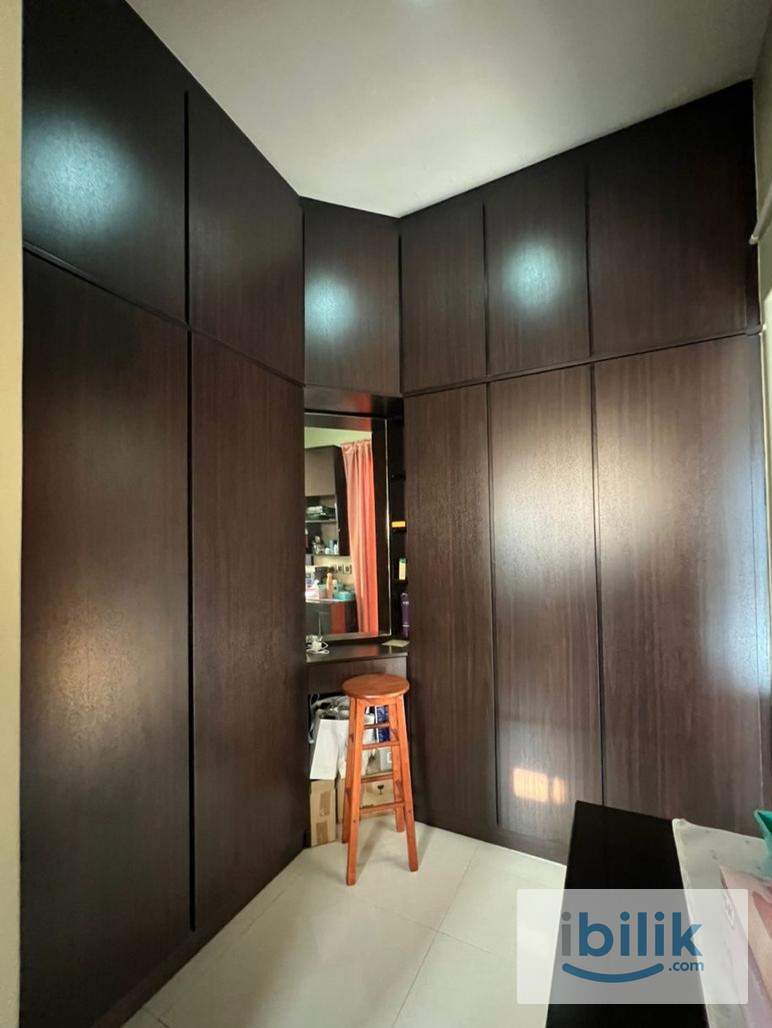 Extra Large Master Bedroom for Rent - Image 3