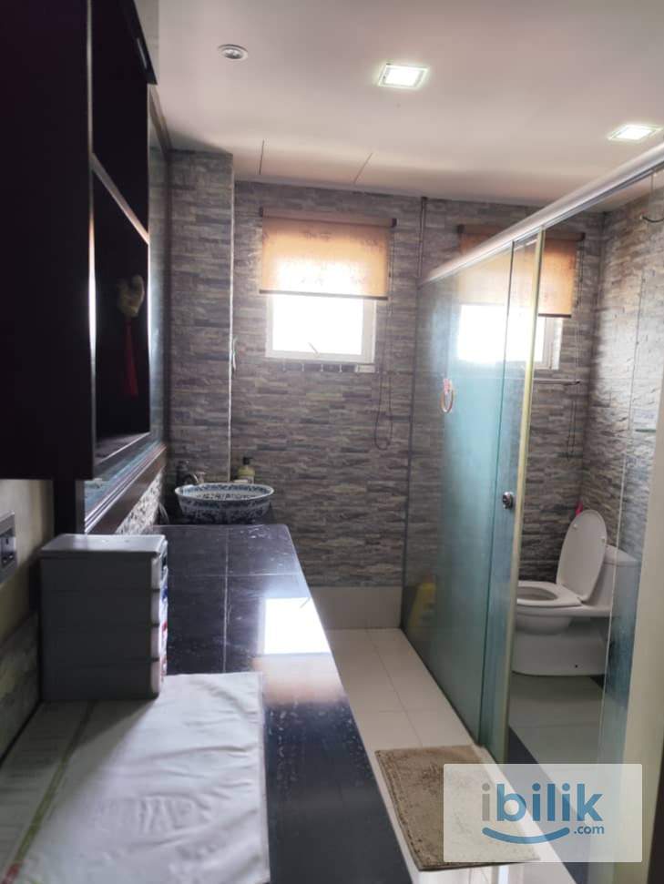 Extra Large Master Bedroom for Rent - Image 5