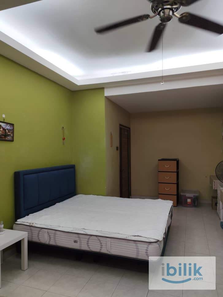 Large Bedroom with attached bathroom for rent - Image 4