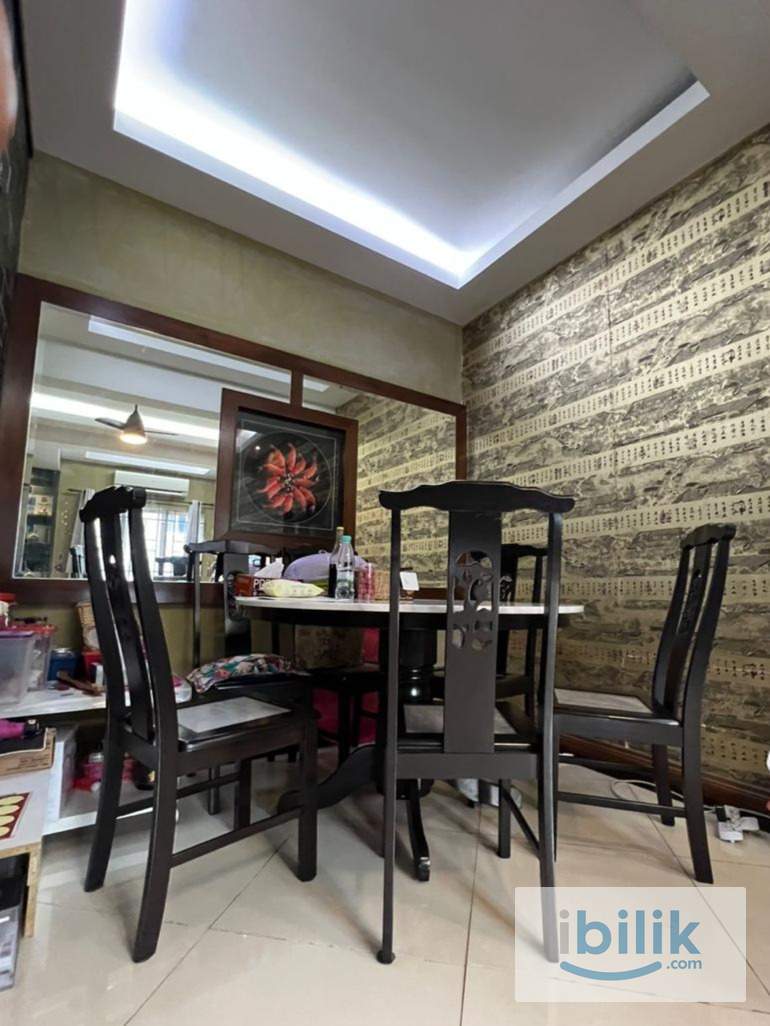 Large Bedroom with attached bathroom for rent - Image 8