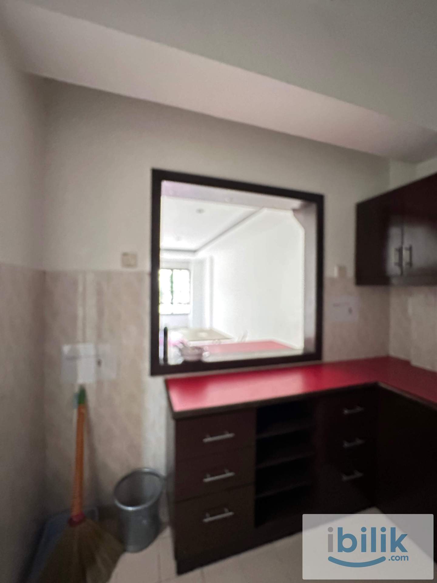 Master Bedroom with Aircond and furniture - Image 5