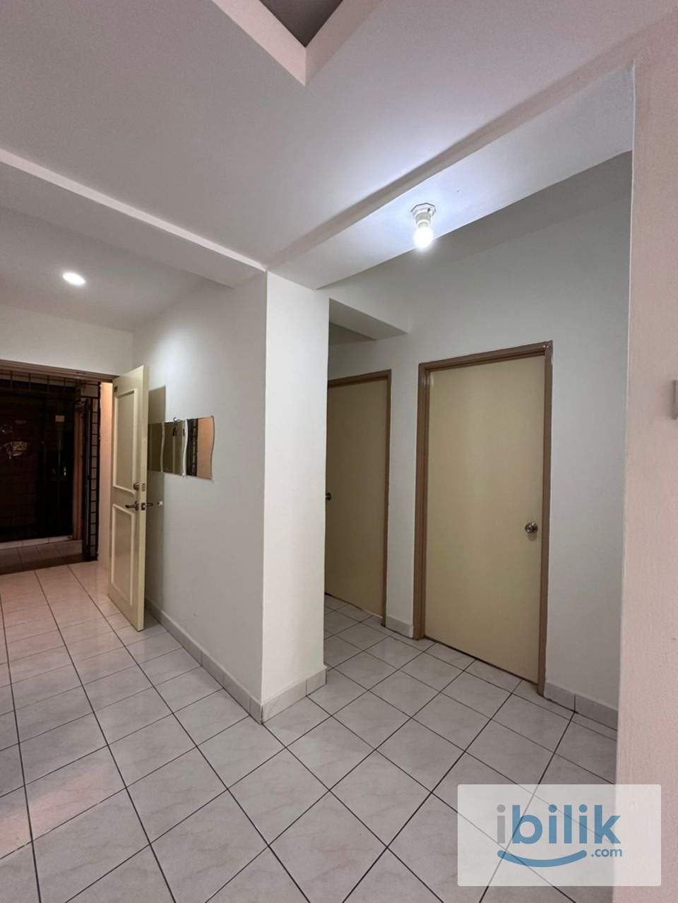MASTER BEDROOM - Image 4