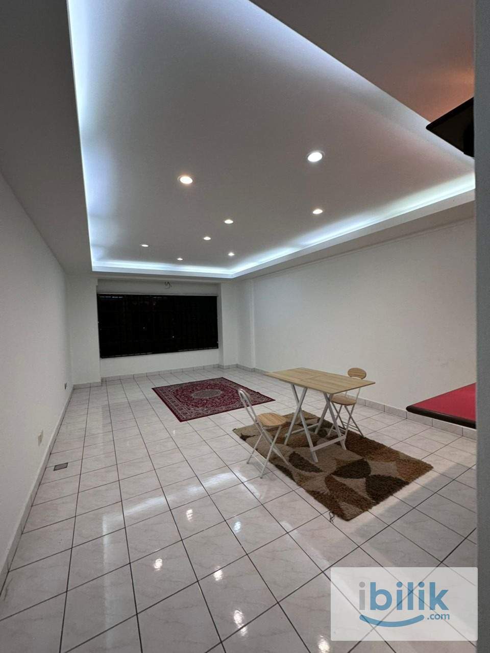 MASTER BEDROOM - Image 7