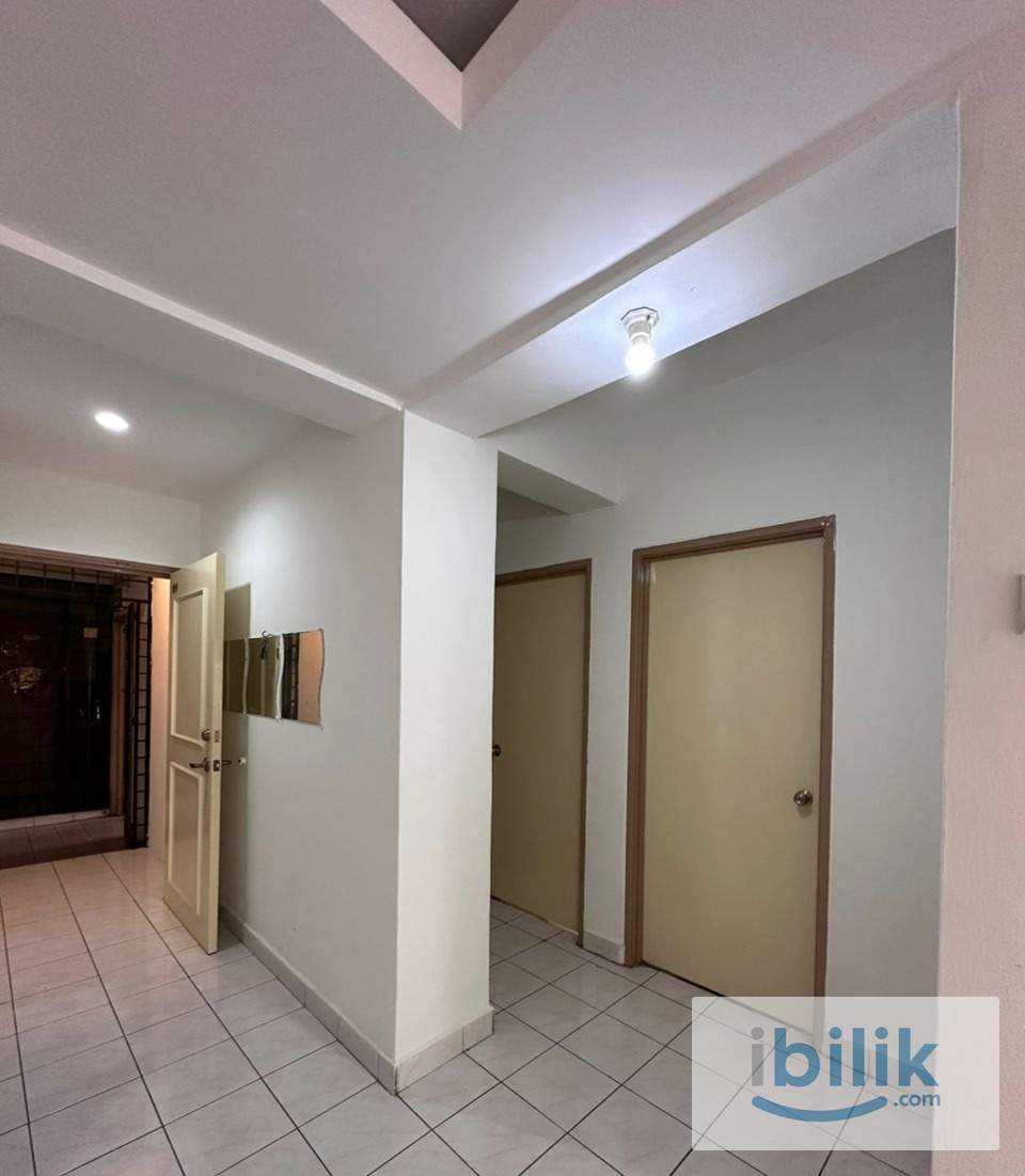 Middle Room - Image 2