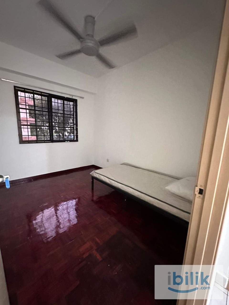 Middle Room - Image 6