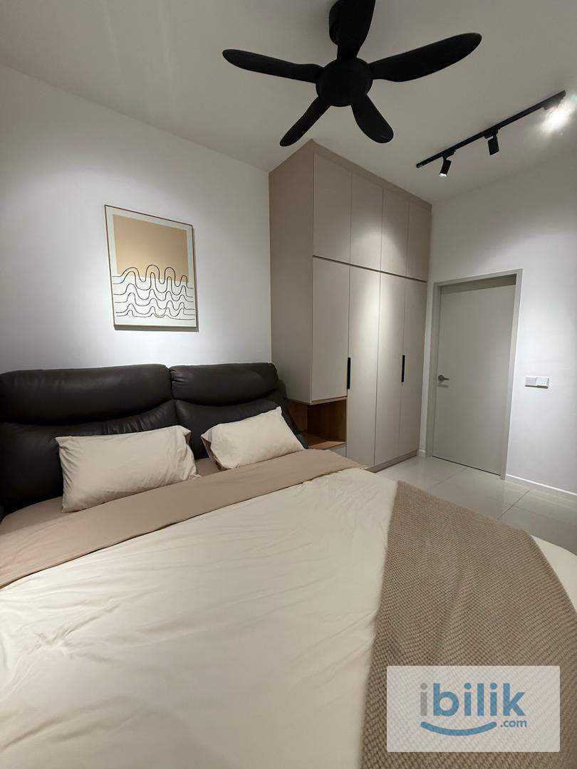 master bedroom w carpark/co-living - Image 1