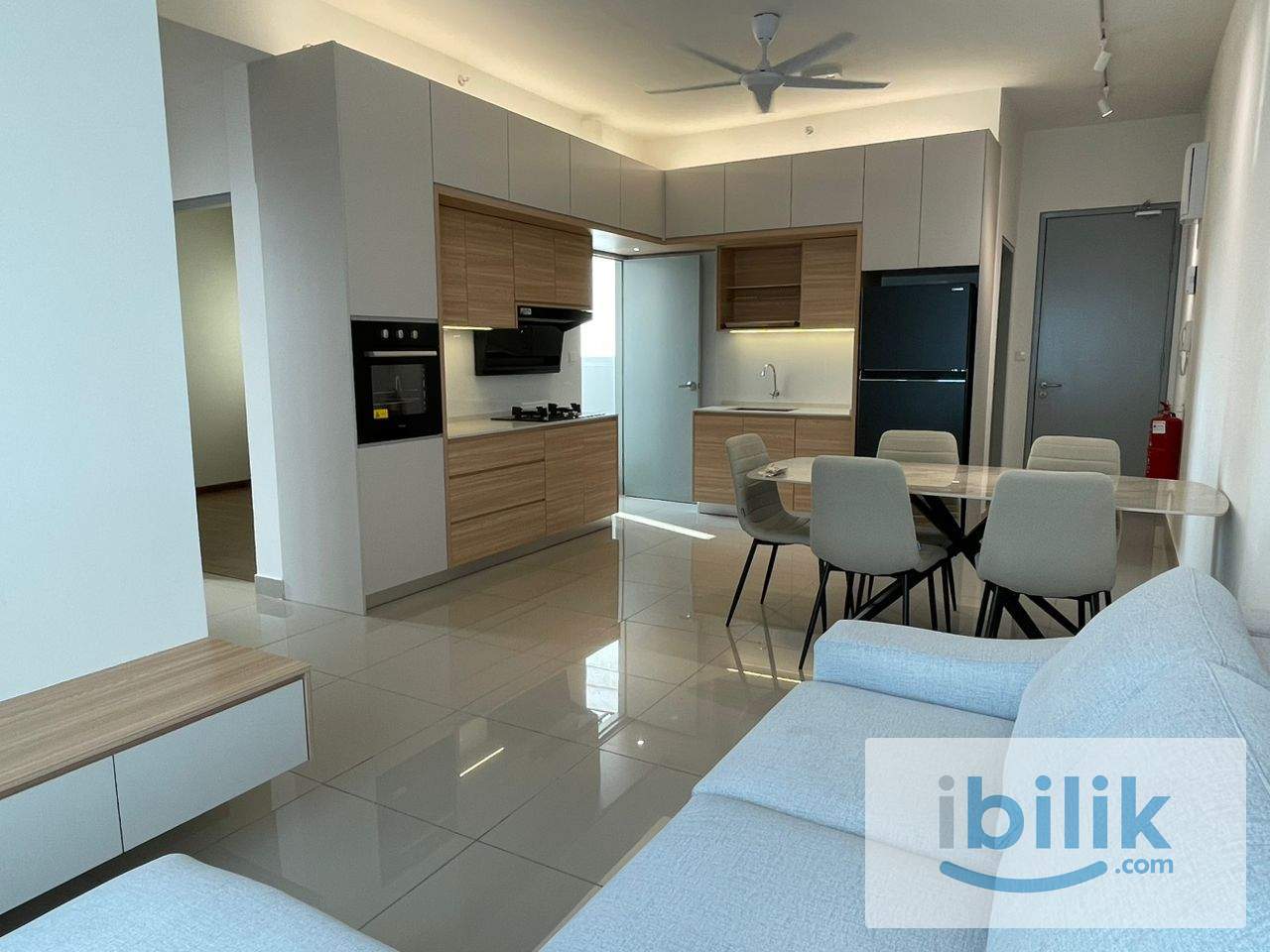 Master Room at 121 Residence, Bandar Utama Kayu Ara Near LRT - Image 4