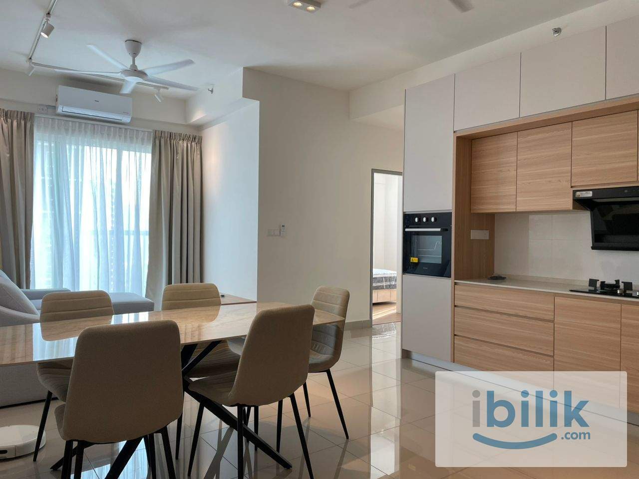 Middle Room at 121 Residence, Bandar Utama Kayu Ara Near LRT - Image 3