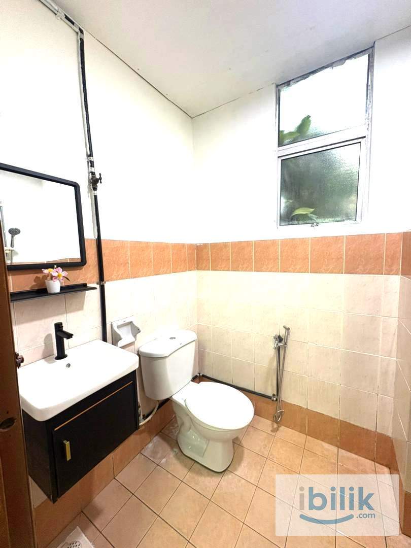 Master Bedroom with Attached Bathroom - Image 7
