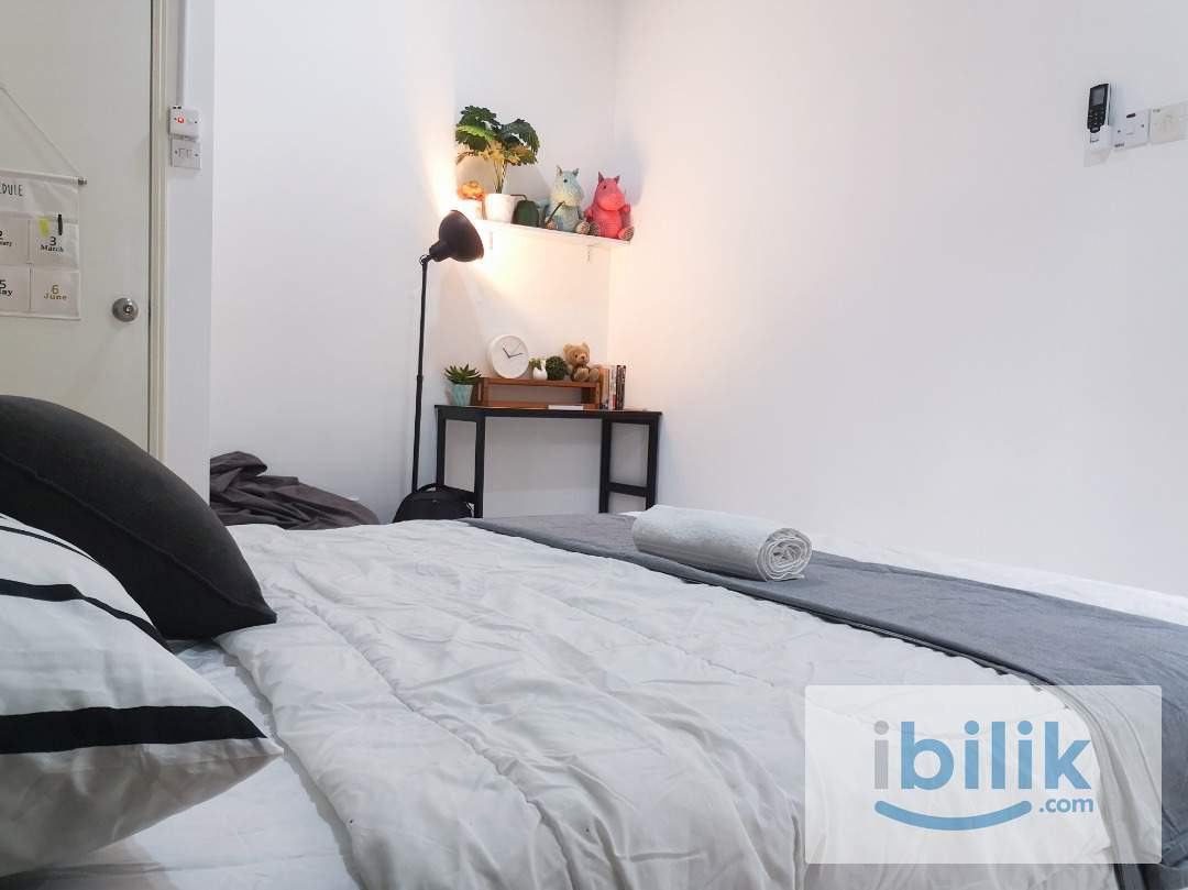Walking Distance to MRT🚆Master kingbedroom with private bathroom✅ windows and AC located in Palm spring, Kota damansara - Image 5