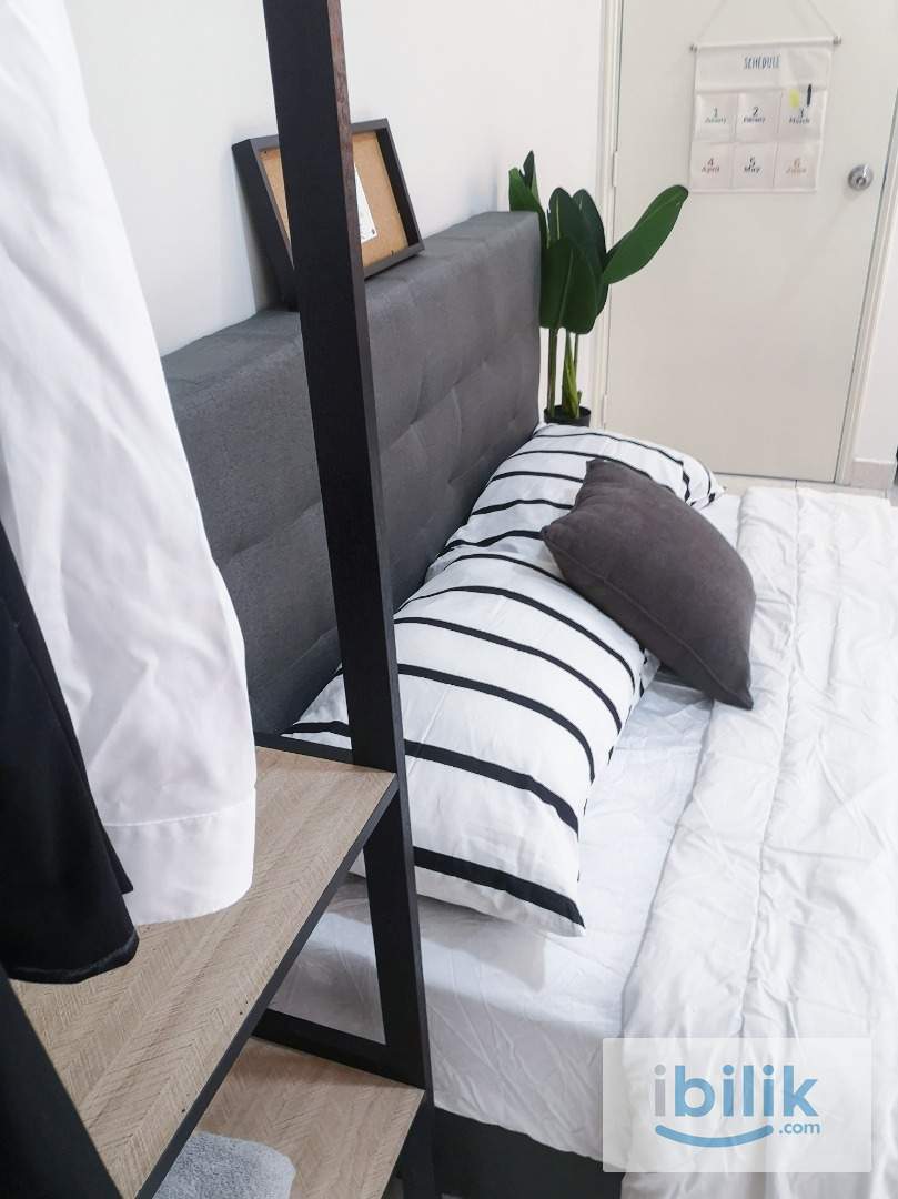 Walking Distance to MRT🚆Master kingbedroom with private bathroom✅ windows and AC located in Palm spring, Kota damansara - Image 6