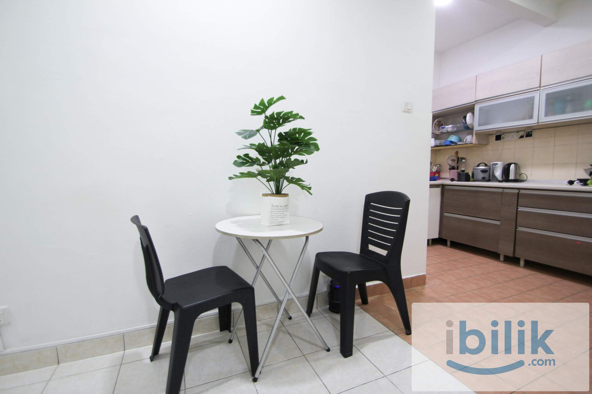 Walking Distance to MRT🚆Master kingbedroom with private bathroom✅ windows and AC located in Palm spring, Kota damansara - Image 8