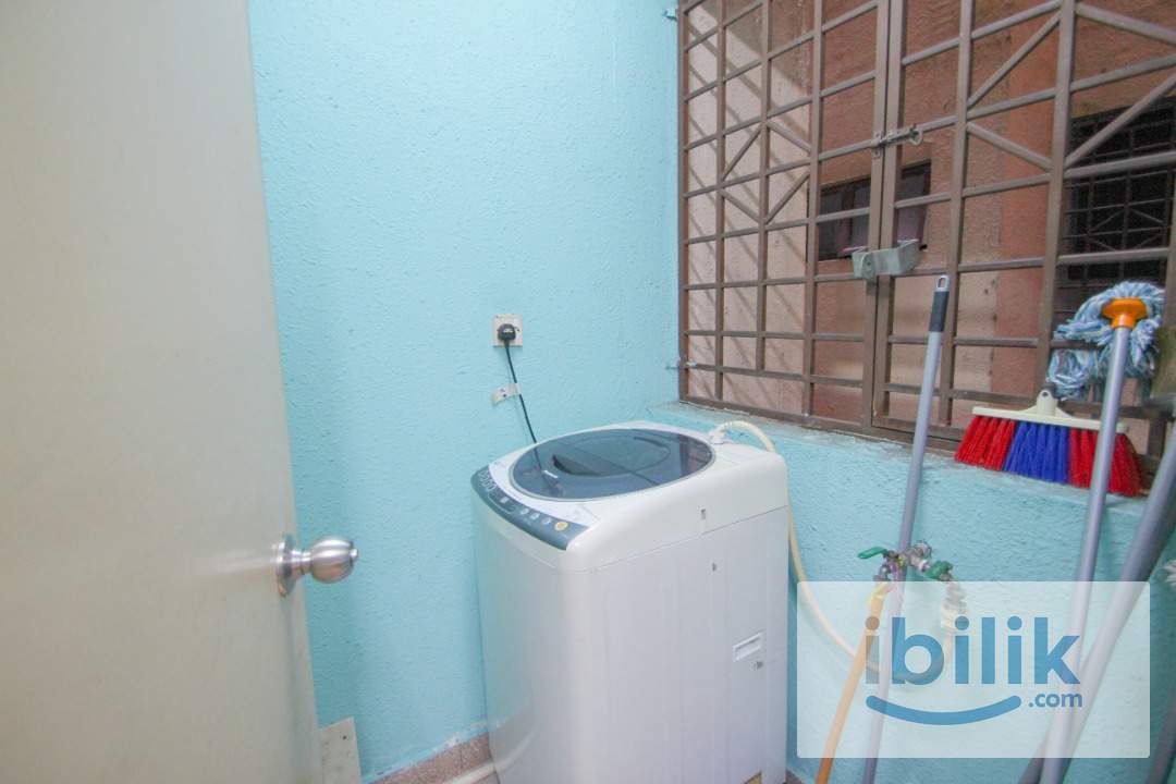 Female Unit👧🏻Walking Distance to MRT🚆Middle Queenbedroom with window and AC located in Palm Spring, Kota damansara - Image 7