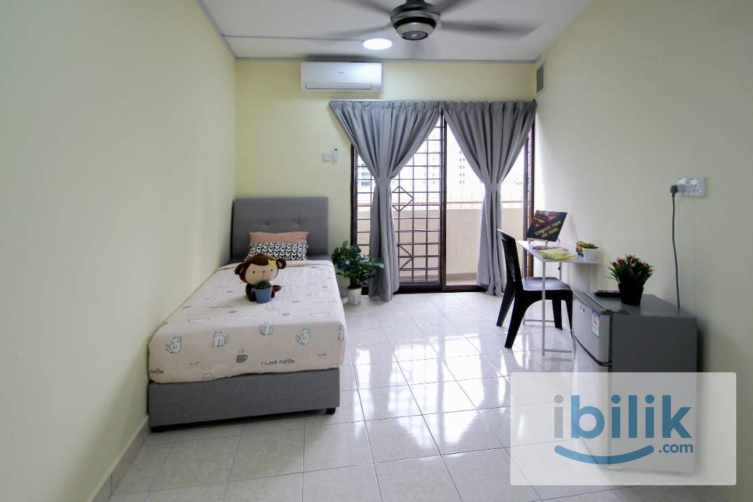 Female Unit👧🏻Walking Distance to MRT🚆Single bedroom with windows and AC located in Palm Spring, Kota damansara - Image 1