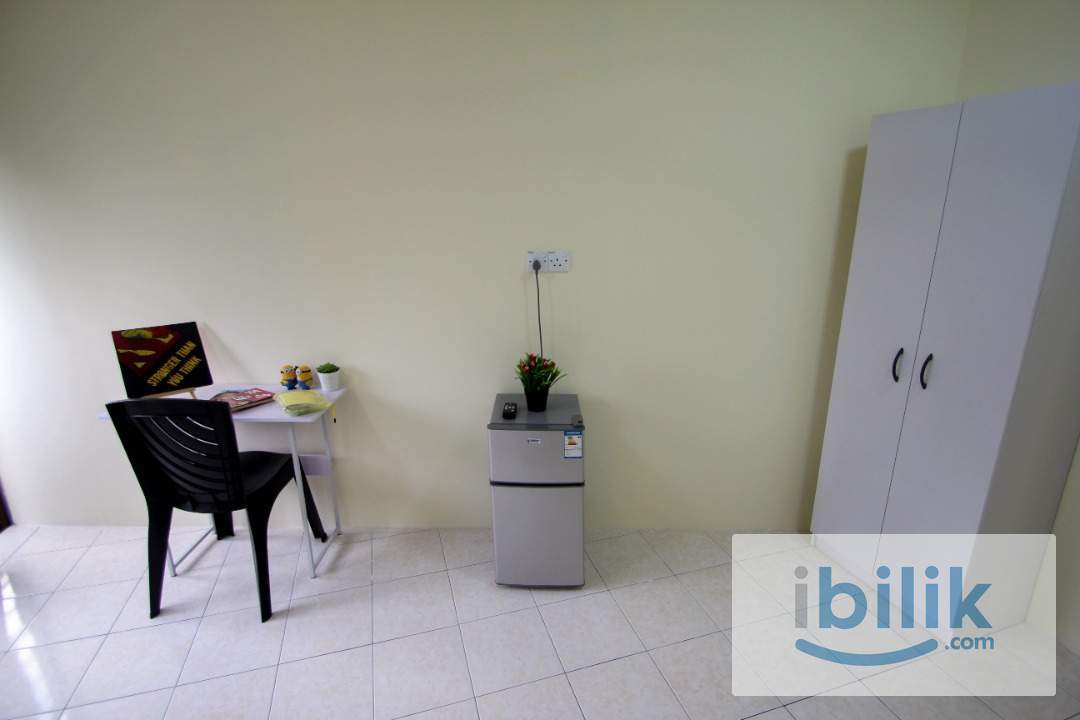 Female Unit👧🏻Walking Distance to MRT🚆Single bedroom with windows and AC located in Palm Spring, Kota damansara - Image 3