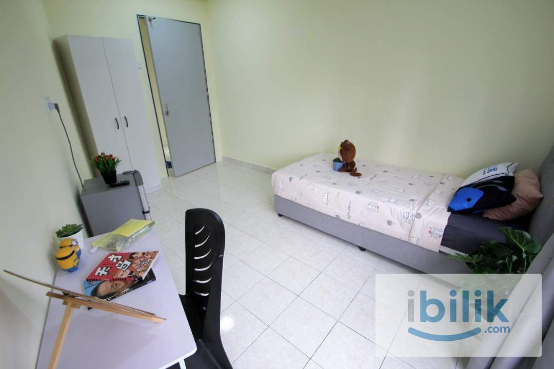 Female Unit👧🏻Walking Distance to MRT🚆Single bedroom with windows and AC located in Palm Spring, Kota damansara - Image 6