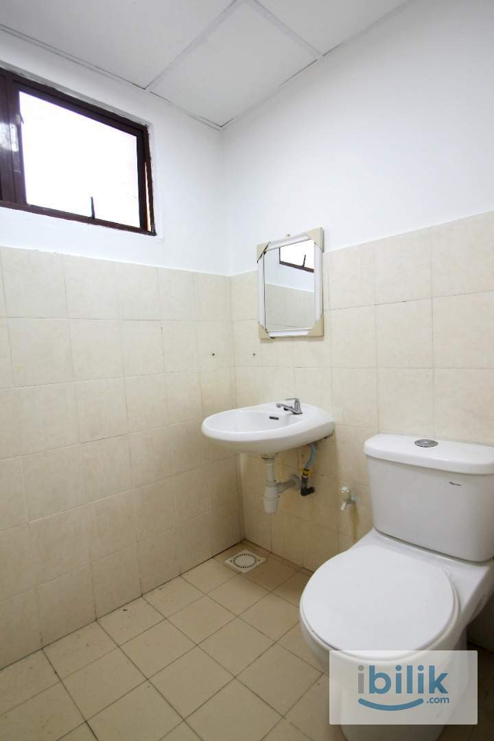 Female Unit👧🏻Walking Distance to MRT🚆Single bedroom with windows and AC located in Palm Spring, Kota damansara - Image 7