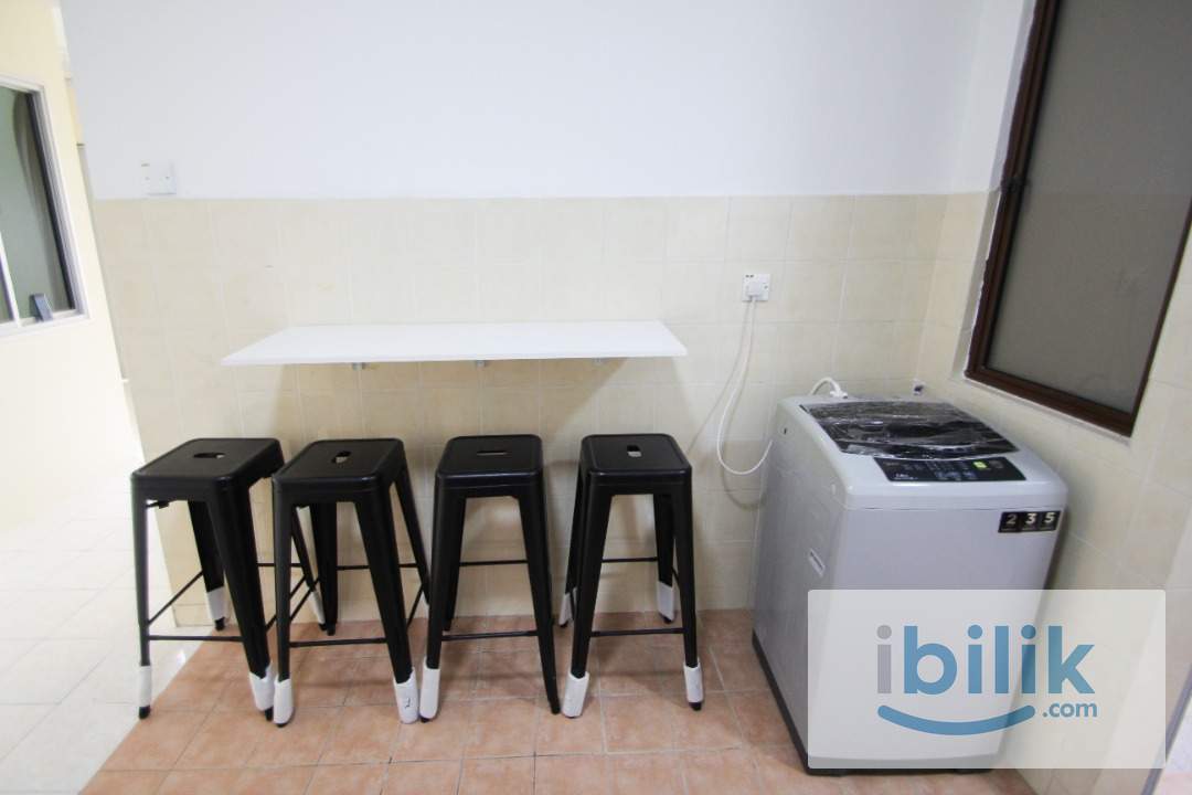 Female Unit👧🏻Walking Distance to MRT🚆Single bedroom with windows and AC located in Palm Spring, Kota damansara - Image 8