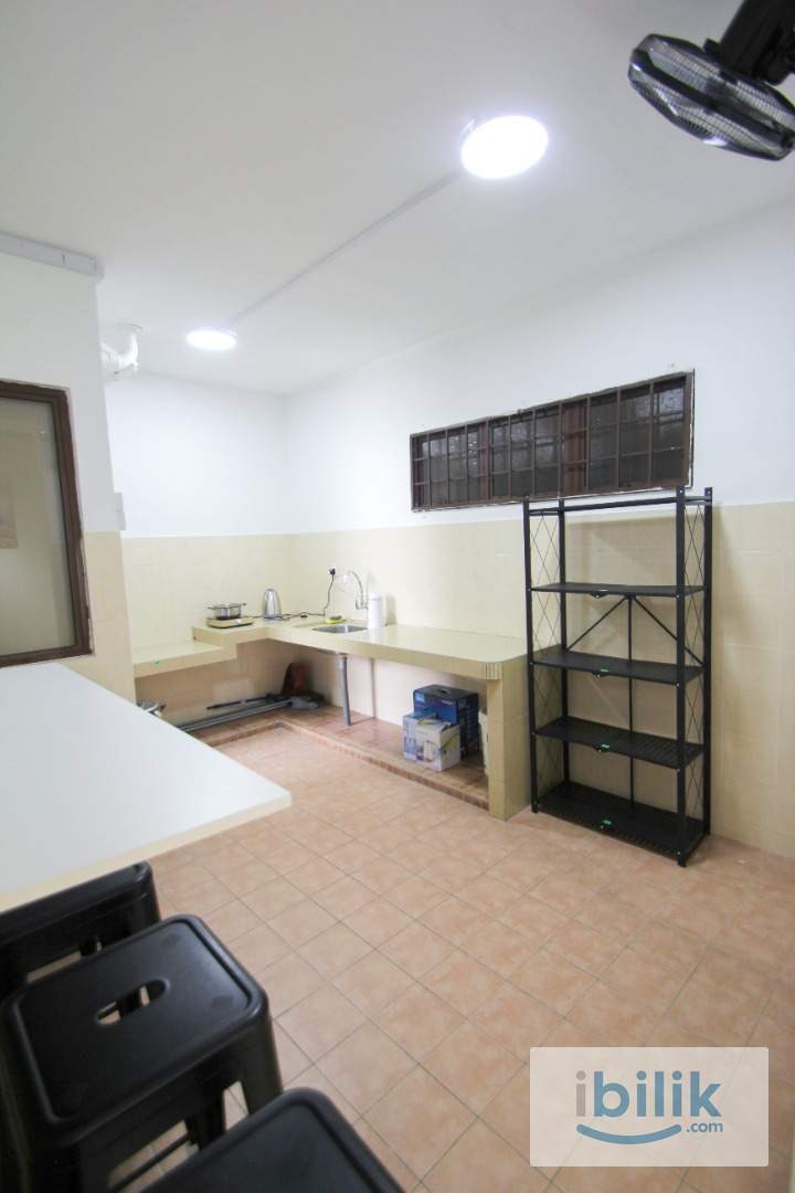 Female Unit👧🏻Walking Distance to MRT🚆Single bedroom with windows and AC located in Palm Spring, Kota damansara - Image 10