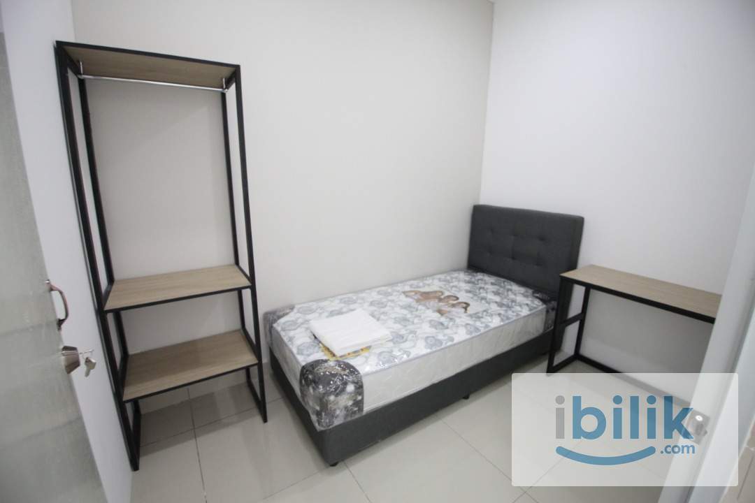 Include Utilities✅Walking Distance to MRT🚆Single bedroom with windows and AC located in Casa Residenza, Kota damansara - Image 1