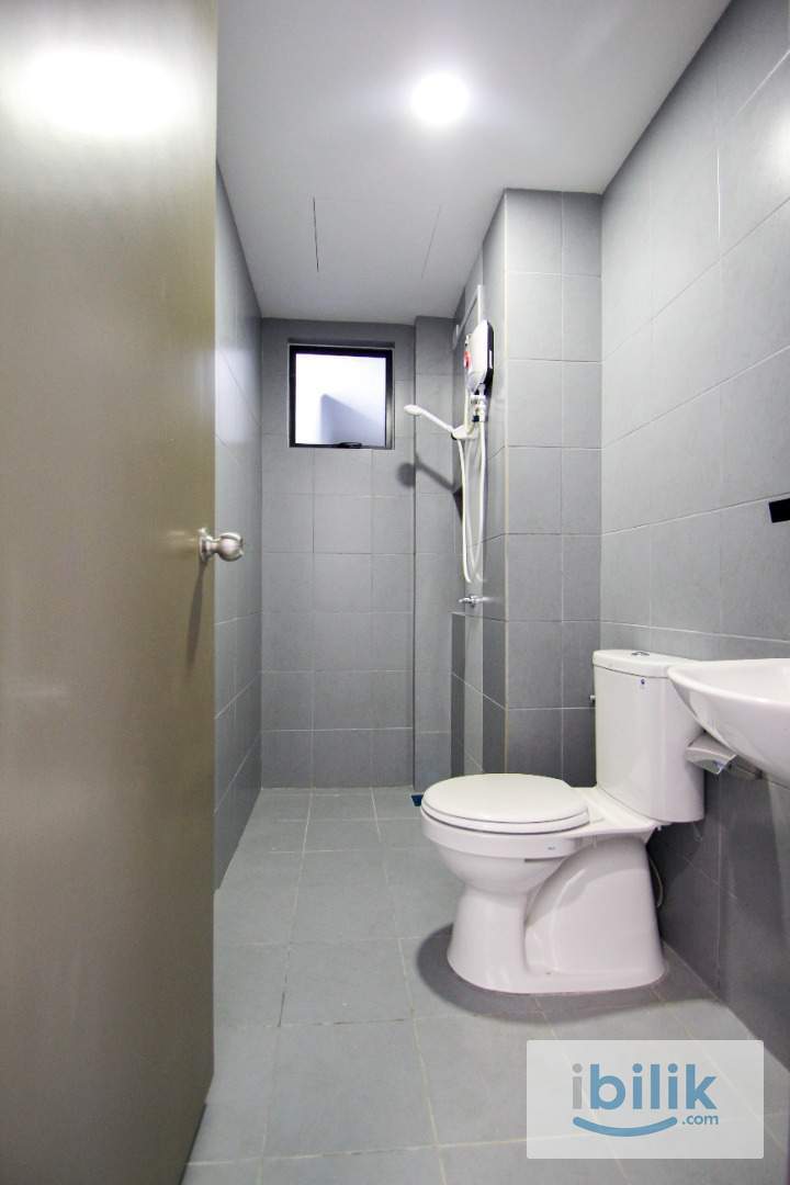 Promotion Price‼️Include Utilities✅Middle Queenbedroom with windows and AC located in Astetica Residence - Image 10