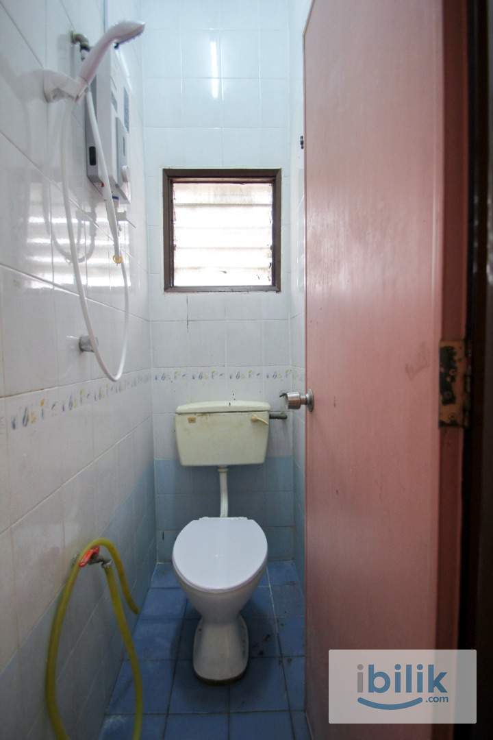 Including Car Park🚗Master Kingbedroom with private bathroom and windows / AC located in Puchong Prima - Image 10