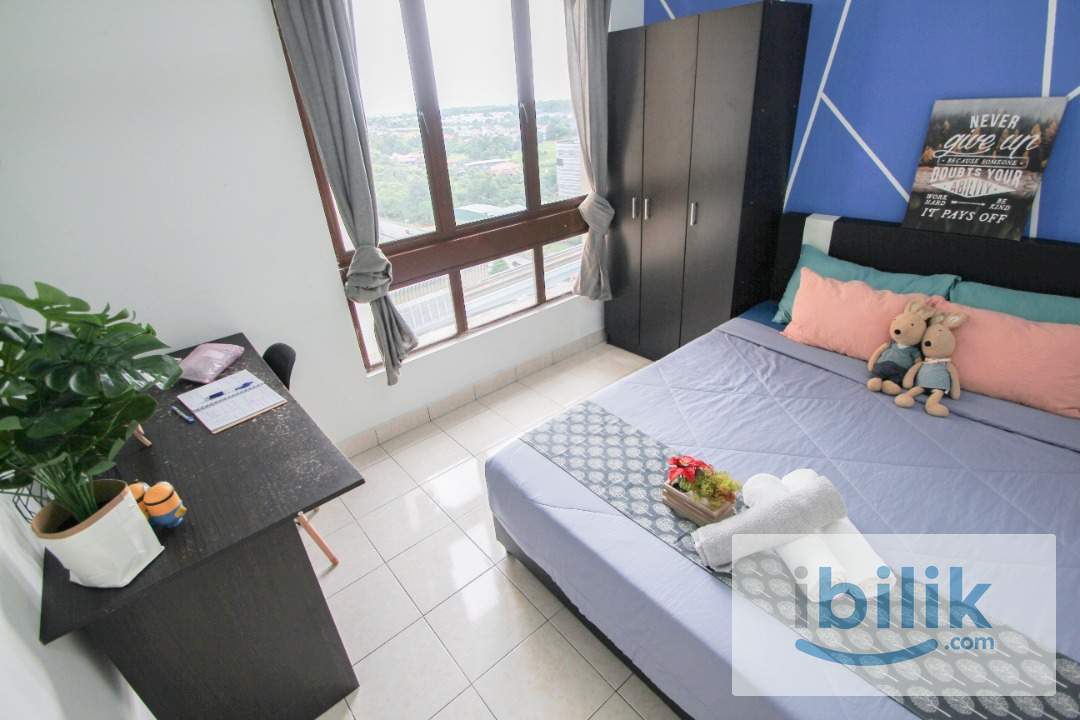 Walking Distance to MRT🚆Include Utilities✅Middle Queenbedroom with windows and AC located in Palm Spring - Image 1