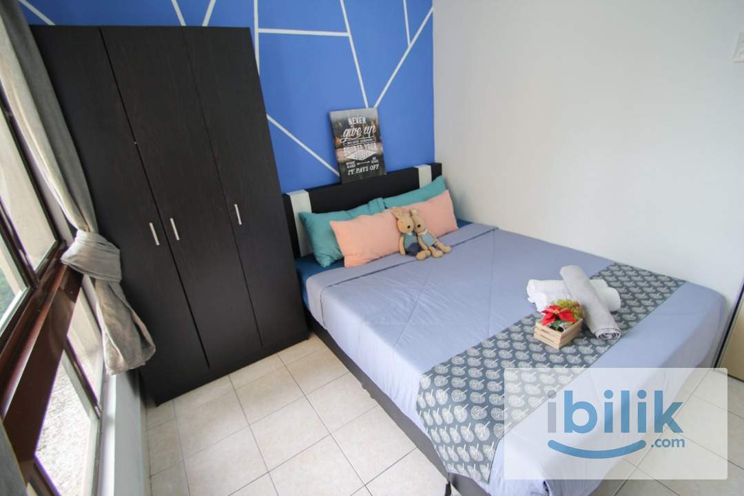 Walking Distance to MRT🚆Include Utilities✅Middle Queenbedroom with windows and AC located in Palm Spring - Image 2