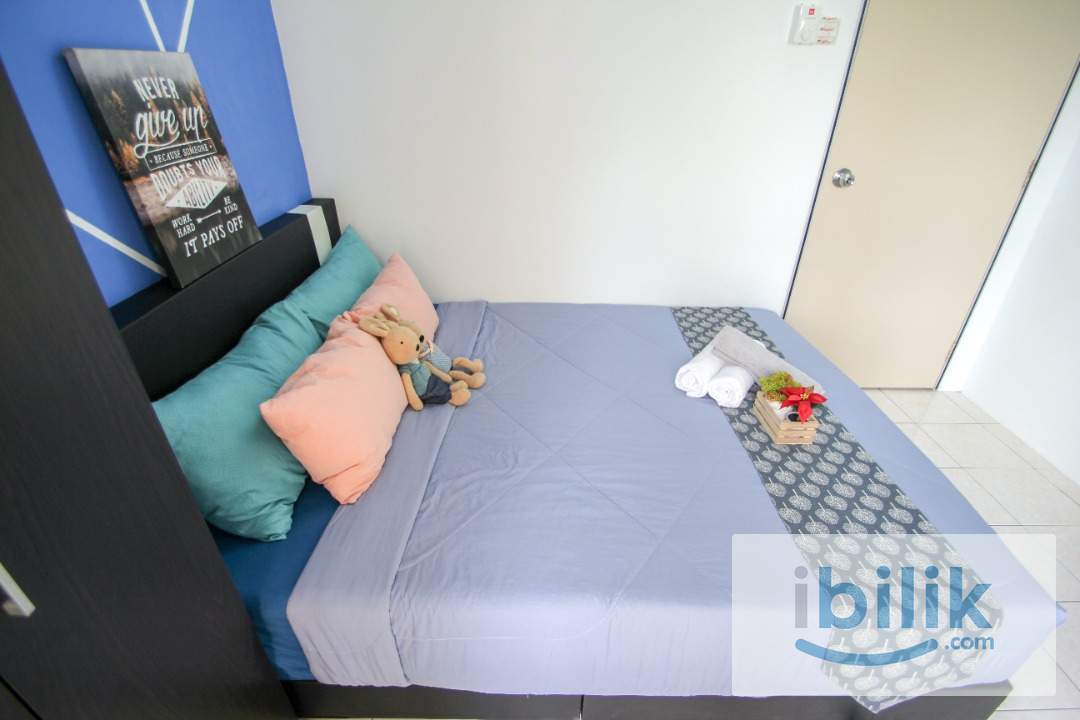 Walking Distance to MRT🚆Include Utilities✅Middle Queenbedroom with windows and AC located in Palm Spring - Image 3