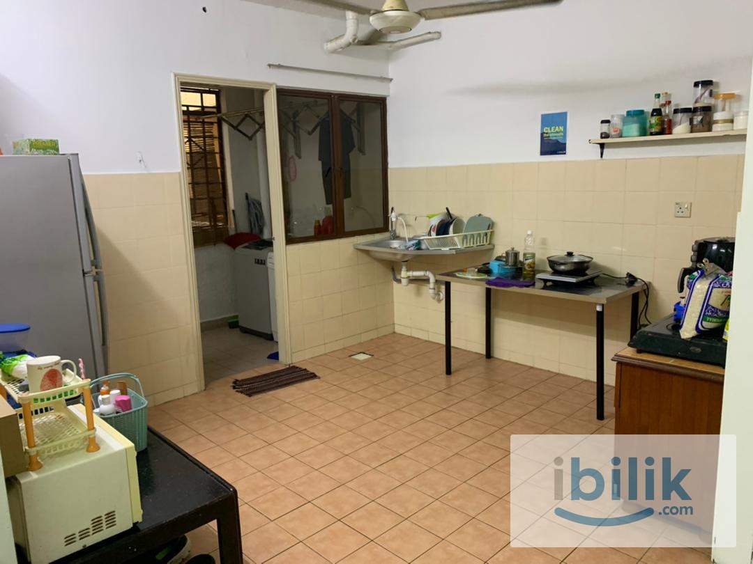 Walking Distance to MRT🚆Include Utilities✅Middle Queenbedroom with windows and AC located in Palm Spring - Image 9
