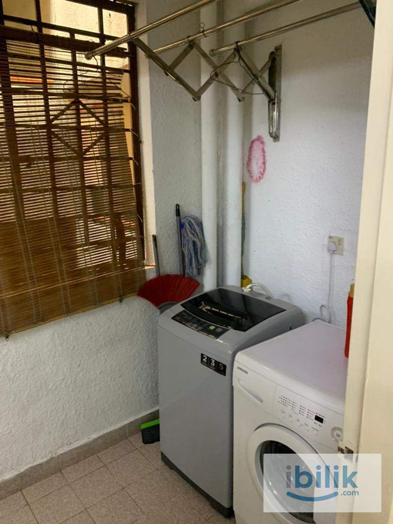 Walking Distance to MRT🚆Include Utilities✅Middle Queenbedroom with windows and AC located in Palm Spring - Image 10