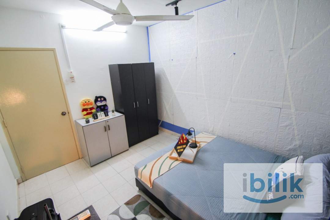 Include Utilities✅Fully Furnished✅Middle Queenbedrooom with windows and AC located in Palm Spring, Kota damansara - Image 2