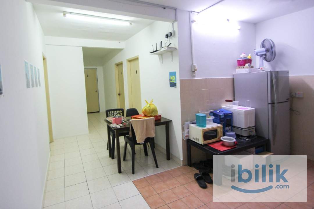 Include Utilities✅Fully Furnished✅Middle Queenbedrooom with windows and AC located in Palm Spring, Kota damansara - Image 9