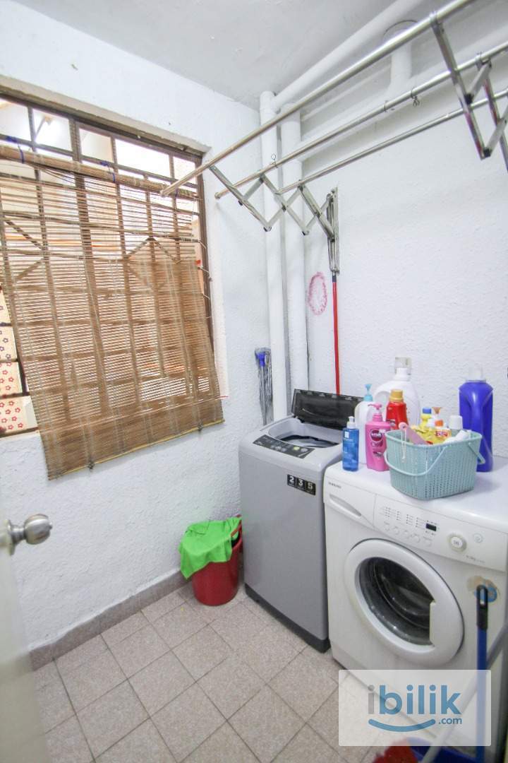 Include Utilities✅Fully Furnished✅Middle Queenbedrooom with windows and AC located in Palm Spring, Kota damansara - Image 7