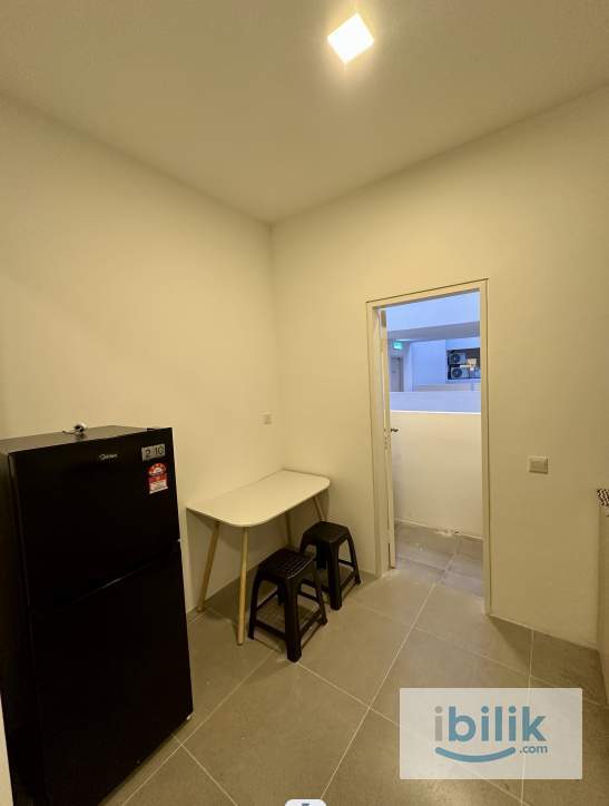 Walking distance to MRT🚆Include Utilities✅Middle Queenbedroom winth AC and windows located in Enesta Kepong - Image 6