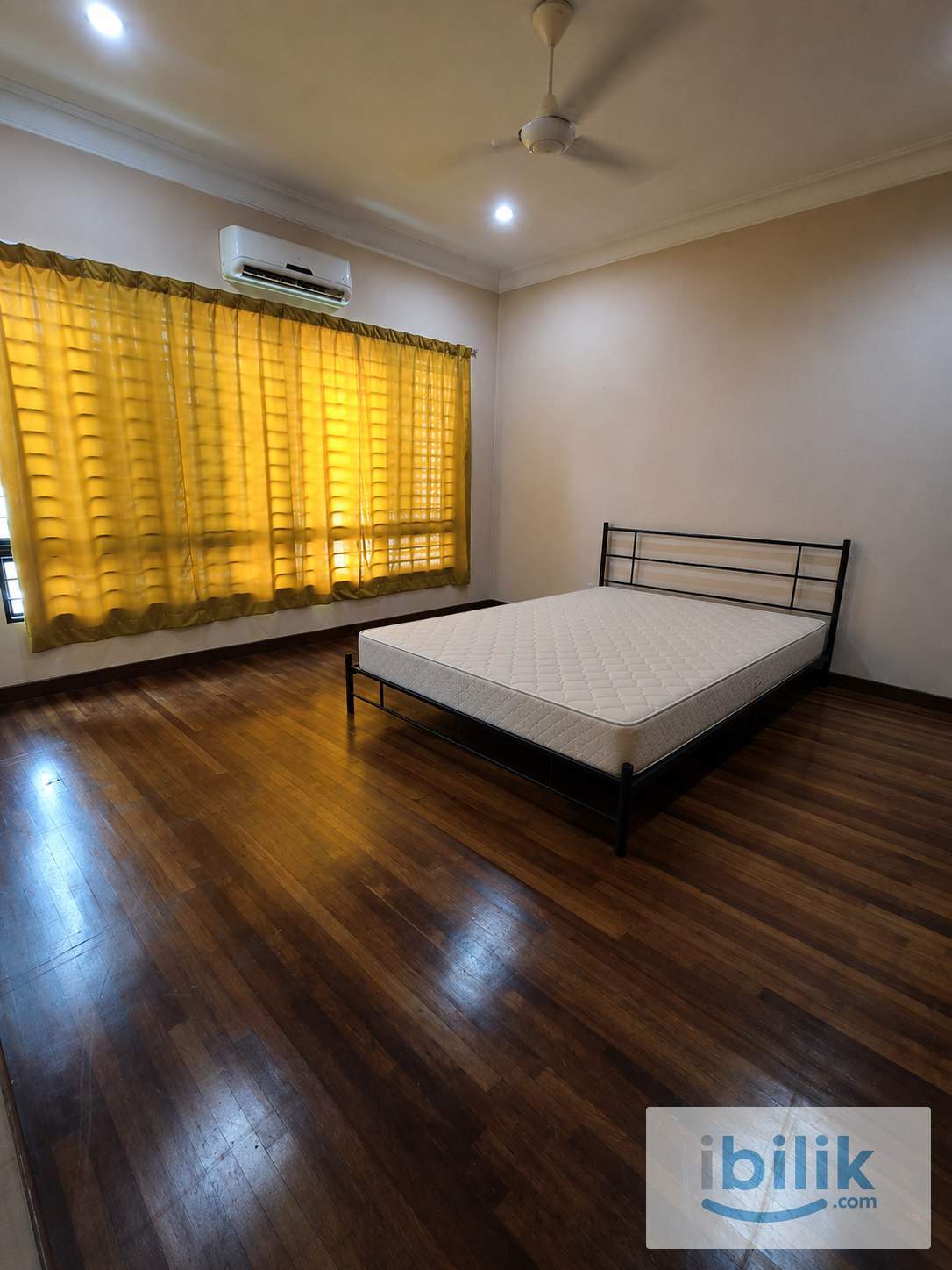 Master Bedroom for Rent @ Alam Impian - Image 1
