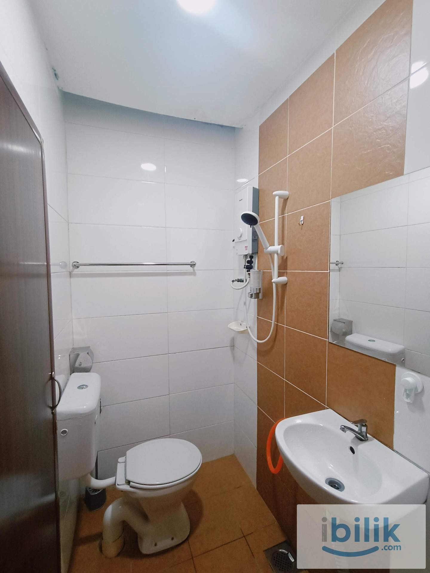 💸 Murah Gila! Bilik Sewa Rumah Landed Queen Bed Private Toilet | Dekat KSL Mall 🏙 - Image 7