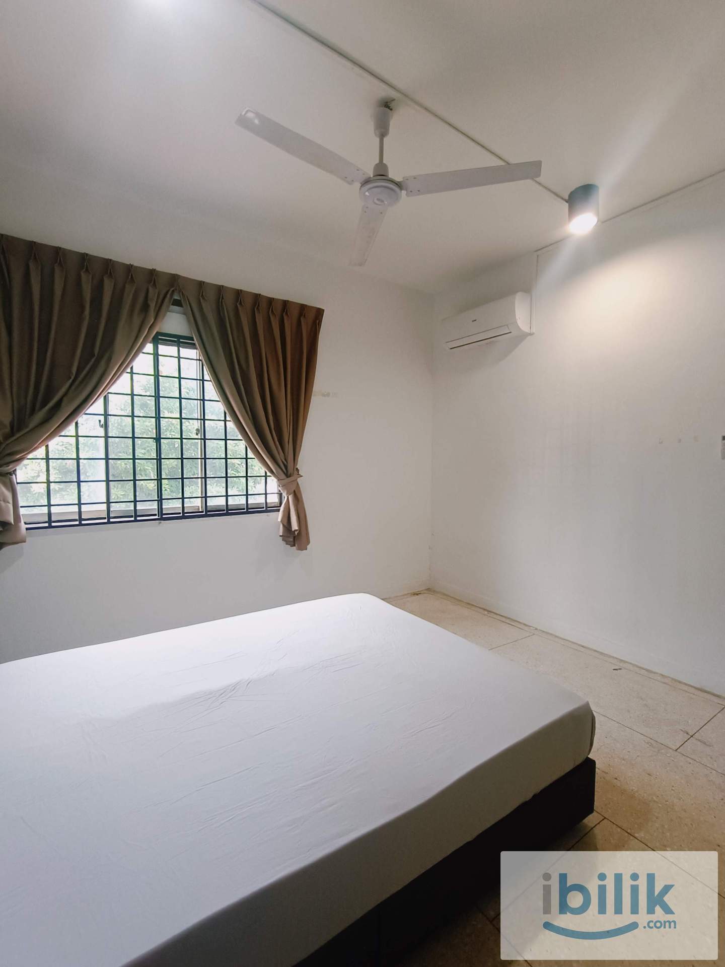 🧳 Jim Quee Room 🌟 Great Location 💨 10min to CIQ & UTC Johor - Image 3