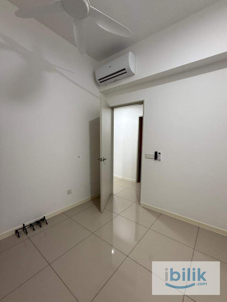 Savvy Riana Dutamas 3R2B | Big Balcony | 2 Side-by-Side Car Parks - Image 8