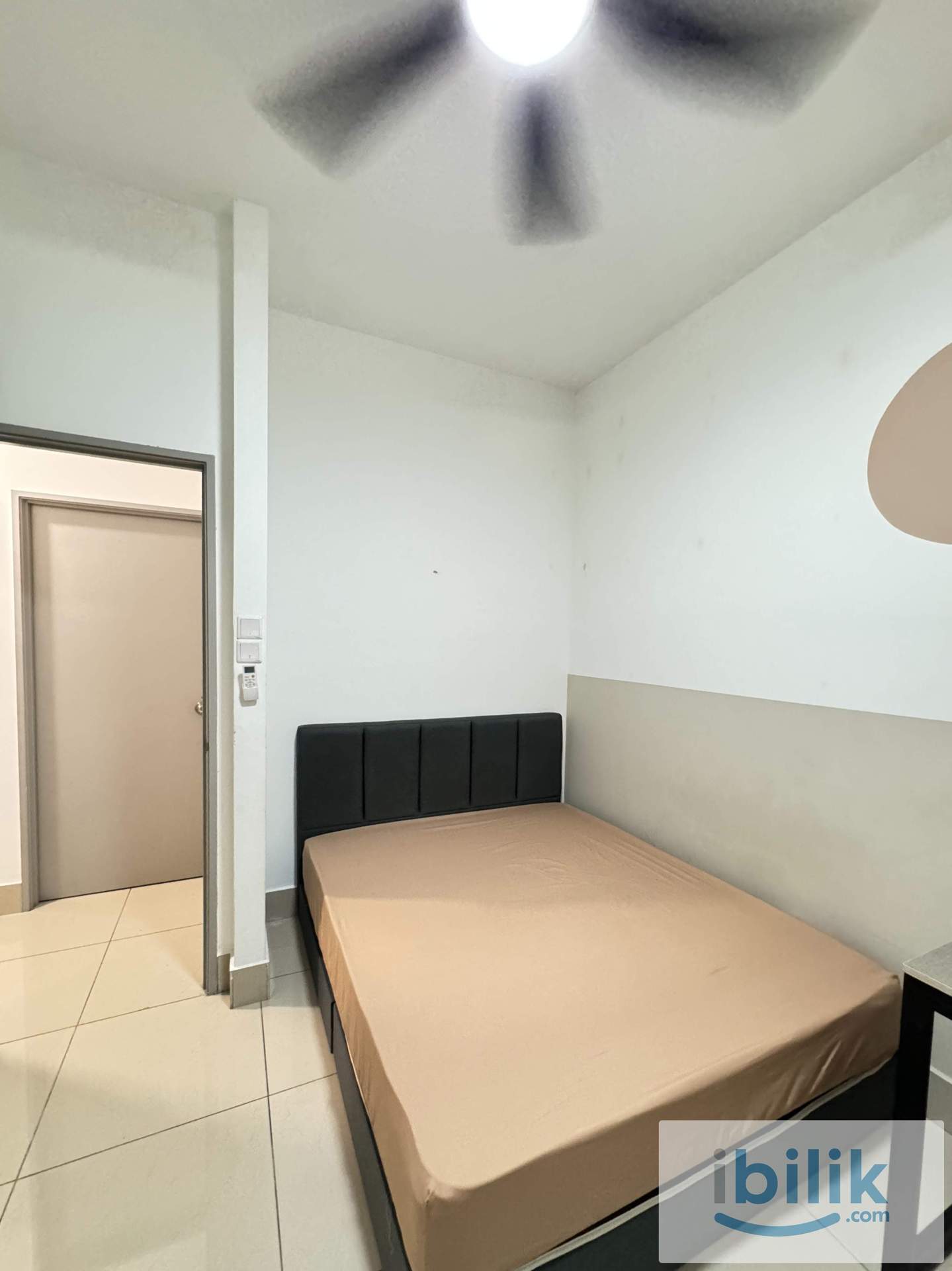 Fully-furnished medium room - Image 1