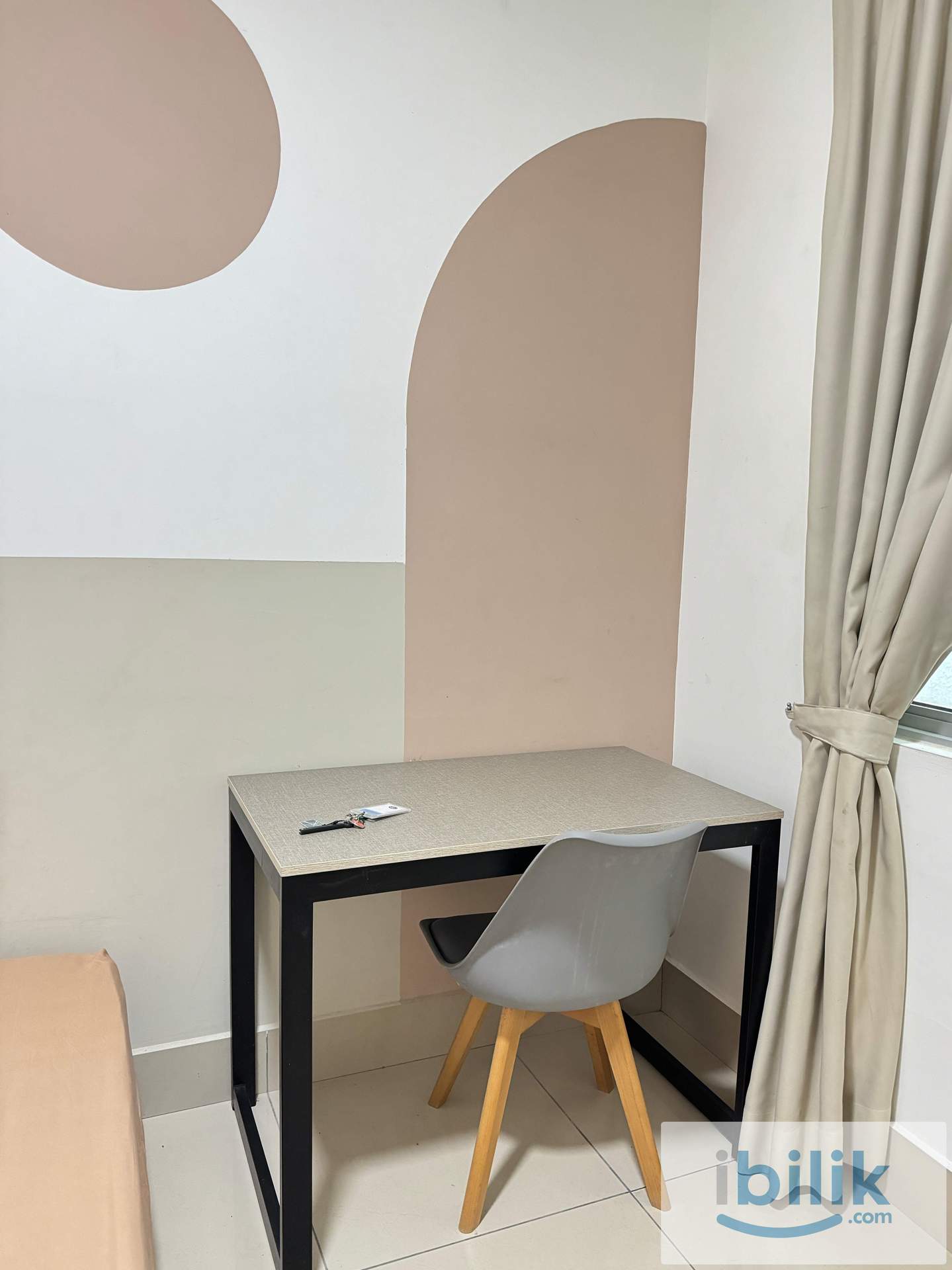Fully-furnished medium room - Image 2